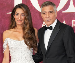 Amal Clooney felvette a világ legszebb „menyasszonyi ruháját”: maga az álom ez a pánt nélküli darab