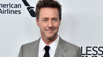 Edward Norton 20 éve bolondul a feleségéért: gyönyörű nő ejtette rabul a színész szívét